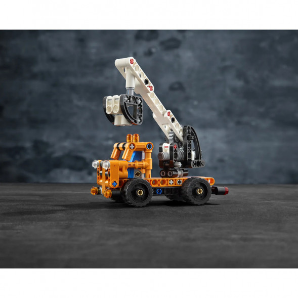 Конструктор LEGO Technic 42088 Ремонтный автокран в Тольятти