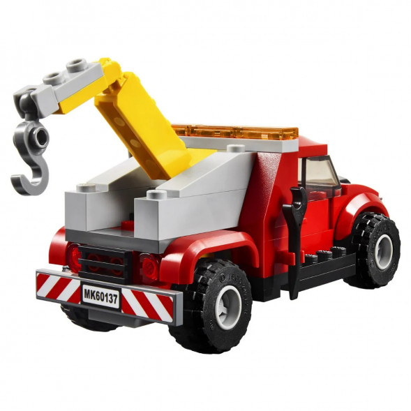 Конструктор LEGO City Police 60137 Побег на буксировщике в Тольятти
