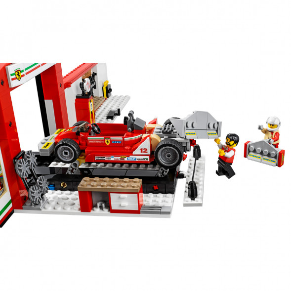 Конструктор LEGO Speed Champions 75889 Гараж Ferrari в Тольятти