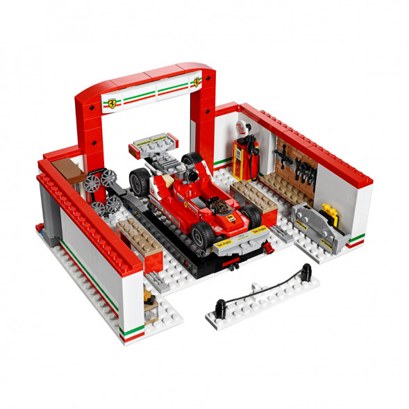 Конструктор LEGO Speed Champions 75889 Гараж Ferrari в Тольятти